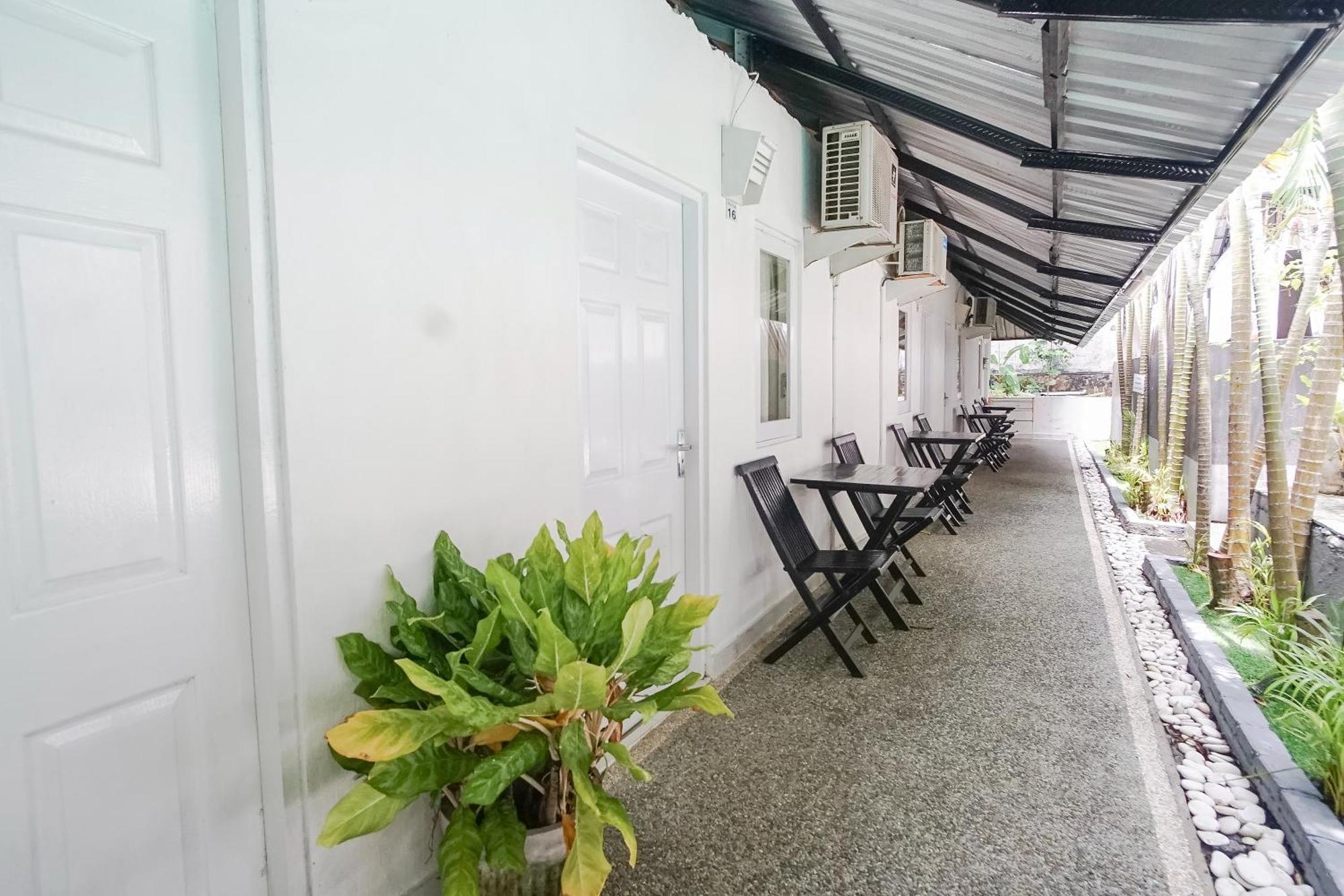 Kos 168 Jimbaran Hotel Exterior photo