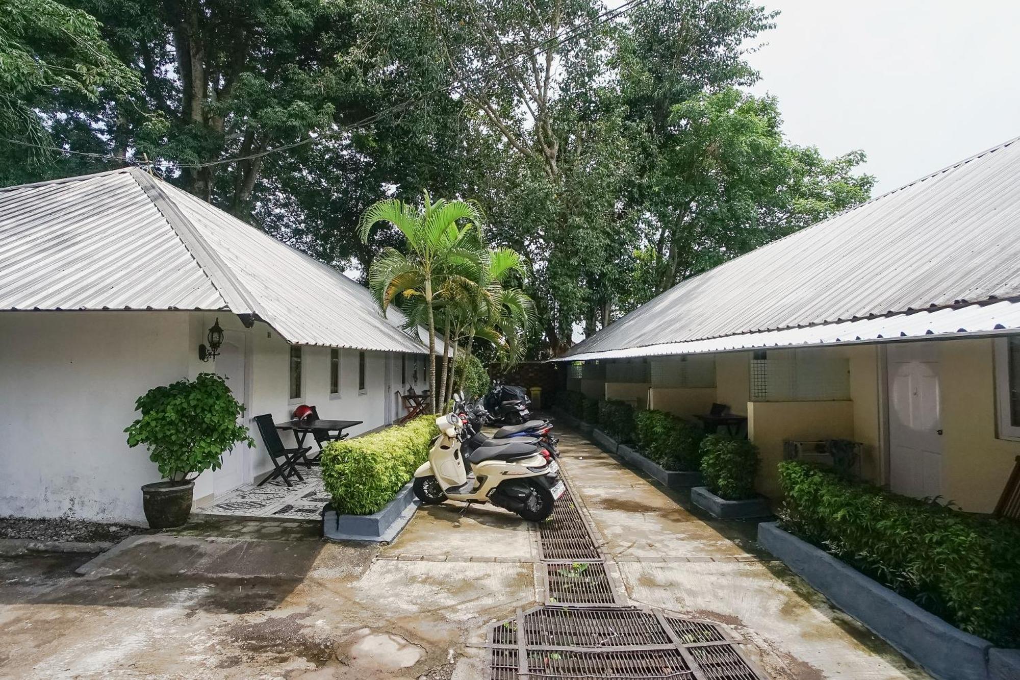 Kos 168 Jimbaran Hotel Exterior photo
